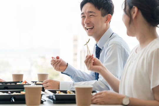 会議で出される仕出し弁当・福利厚生・ケータリング・デリバリー・社員食堂・社内カフェ・食事委託
