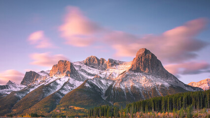 Majestic Canadian Mountains: Stunning Nature Scenery