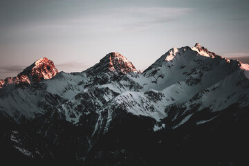 Berge in Schweizeralpen, Piz Mitgel 3159m, Tinzenhorn 3173m, Piz Ela 3338m 