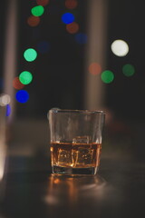 Celebration night, pour whiskey into a glass. Give to friends who come to celebrate