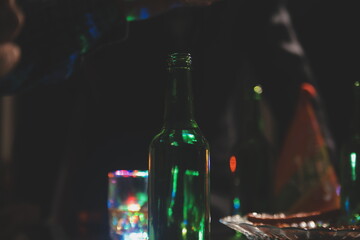 Celebration night, pour whiskey into a glass. Give to friends who come to celebrate
