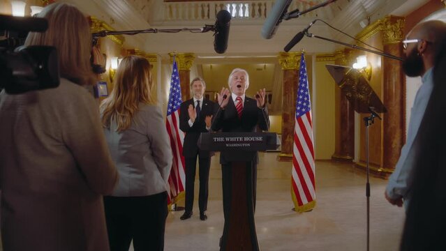 US presidential candidate says inspirational campaign speech in the White House, journalists applaud. Minister or congressman speaks at press conference for media and television. Election coverage.