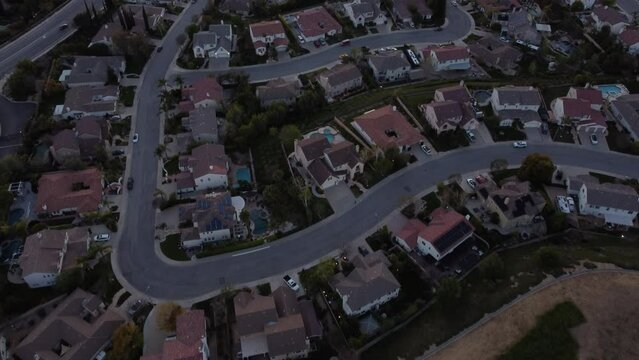 Aerial shot of homes in Simi Valley, CA in the evening