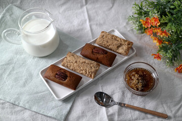 bread made with glutinous rice and honey