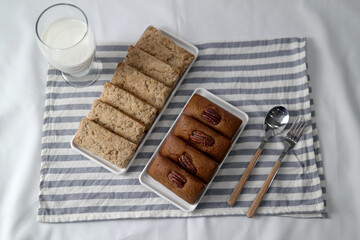 bread made with glutinous rice and honey