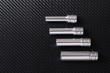 カーボン台に置かれたソケットレンチ