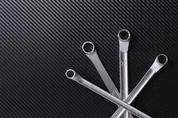 メガネレンチを扇状に並べたイメージ