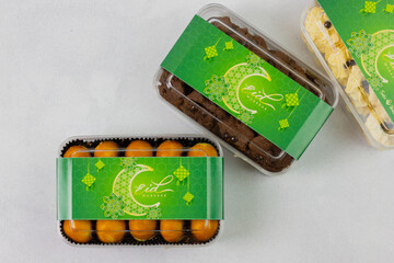 Ramadhan hampers snack nastar and choco chips isolated on white marmer background motif