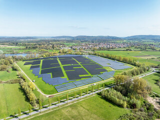 Stromerzeugung aus Sonnenenergie auf einer ehemaligen Mülldeponie bei Radolfzell am Bodensee