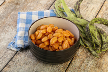 White bean in tomato sauce