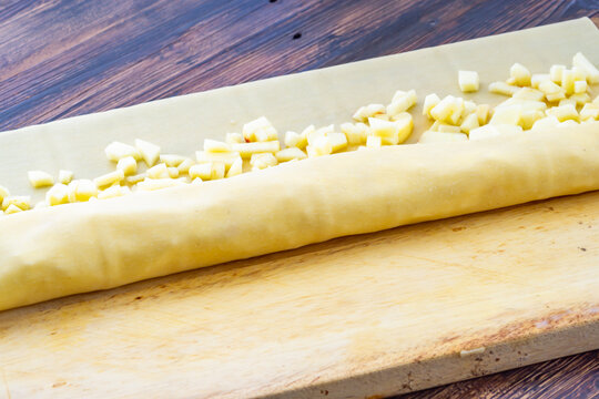 Apfelstrudel Rahmstrudel Strudel in der Herstellung in schritten