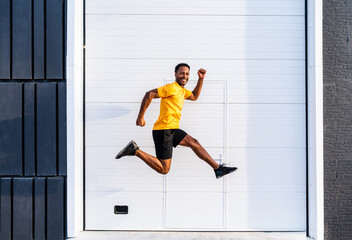 Fototapeta premium Handsome athletic african man training outdoors