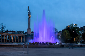 Vienna, Austria People at the landmark Hochstrahlbrunnen fountain at night.