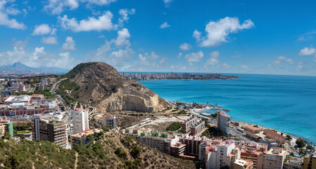 Fototapeta na wymiar <view of the northern coast of the city center of Alicante, Valencia region, Spain