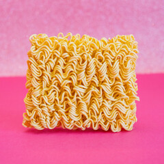 Dry noodles for brewing on a pink shiny sparkled background - 783101138