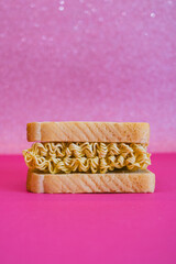 Sandwich with two slices of bread and dry noodles for brewing in the middle - 783101304