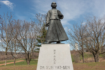 Obraz premium Statue of Dr. Sun Yat-Sen, Chinese revolutionary figure, located at Broadview Avenue and Langley Avenue (Riverdale Park East) in Toronto, Canada