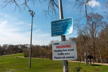 Fototapeta premium city of Toronto park signs with panoramic view