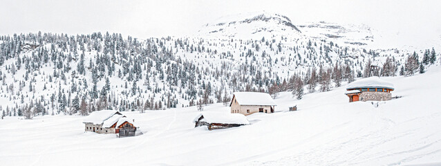 Winter an der Lavarella Hütte