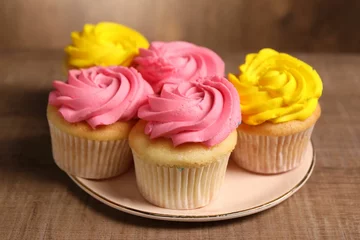 Fotobehang Delicious cupcakes with bright cream on wooden table, closeup © New Africa