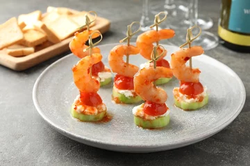 Schilderijen op glas Tasty canapes with shrimps, vegetables and cream cheese on grey table, closeup © New Africa