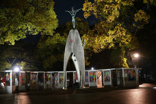 原爆の子の像」の写真素材 | 144件の無料イラスト画像 | Adobe Stock