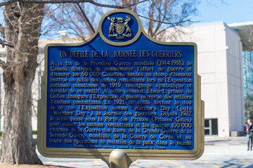 Fototapeta premium Heritage Ontario plaque (with French text) for un défilé de la journée des guerriers (Warriors' Day Parade) near Princes' Gates at Exhibition Place in Toronto, Canada