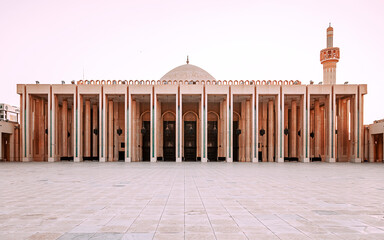 front facade with access to the hall of the Grand Mosque of Kuwait City