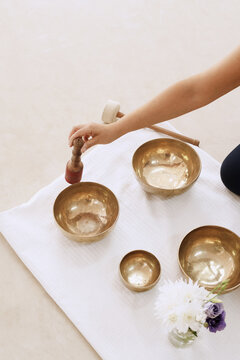 Tibetan singing bowls treatment