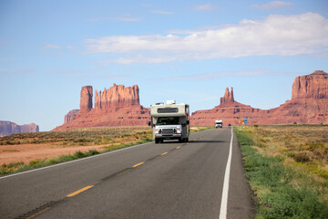 Monument Valley Nationalpark - Mietwagenrundreise (USA / Arizona) - obrazy, fototapety, plakaty