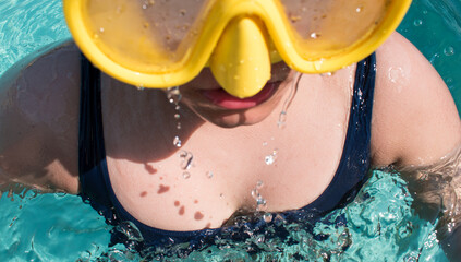 Close up of girl with googles in swimming pool in hot sunny day - obrazy, fototapety, plakaty