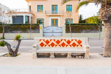 Foto auf Leinwand Sitzbank an der Promenade in Sitges, Spanien © Robert Poorten