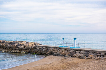 Duschen am Strand von Sitges, Spanien