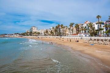 Strand und Promenade in Sitges, Spanien