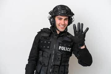 Naklejka premium SWAT caucasian man isolated on white background counting five with fingers
