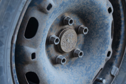 car wheel bolts on the rim