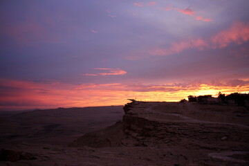 Lighting and color of the sky above the horizon at sunset.