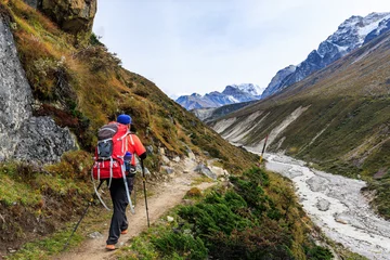 Selbstklebende Fototapete Kangchendzönga Sherpa guide on the Kanchenjunga Base Camp Trek between Khambachen (aka Khangpachen or Kambachen) and Lhonak in the Himalaya Mountains, Nepal