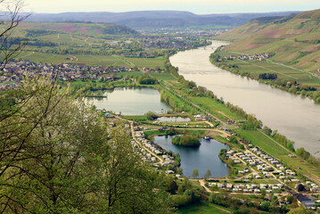 Aussicht auf den Triolago bei Riol an der Mosel vom Aussichtspunkt Kammer Küppchen oberhalb von...