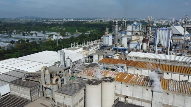 Ind&uacute;stria brasileira de papel e celulose em Suzano, SP, Brasil