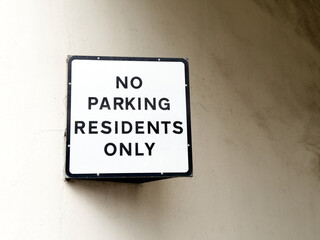 No parking private driveway sign outside house