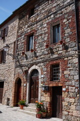 Fototapeta na wymiar Chiusdino, Siena, Tuscany, Italy - Typical tuscan historical town with narrow street and terracotta bricks.