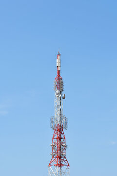 Torre de Telecomunicaciones, sistema de comunicaciones inal&aacute;mbricas. 