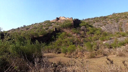 Stones and mud Mountains Natural plants Trees Forests Difficult paths Roads Hills Peaks Historic sites Old forts Walls Bricks Blue sky Grass Herbs Sand Rocks Fog Cold weather Whiteness