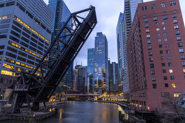 looking south on the Chicago River towards the loop with the Chicago & Northwestern Railway Bridge...