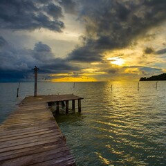 Obraz premium Firefly The view of the sea is vast, beautiful and bright,The most realistic picture,_during sunset, 