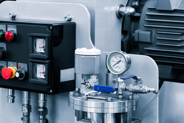 Pressure gauges for measuring pressure in a system with tubes, Stainless steel pipes in food or...