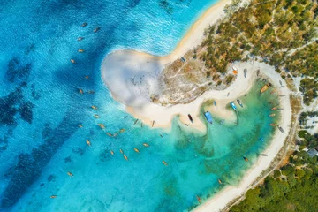 Foto auf Alu-Dibond Aerial view of the fishing boats on sea coast with sandy beach © FaiV007