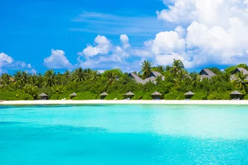 Crédence de cuisine en verre imprimé Turquoise Beautiful white sand beach and Indian ocean