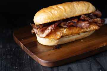 american bacon and eggs breakfast sandwich - obrazy, fototapety, plakaty